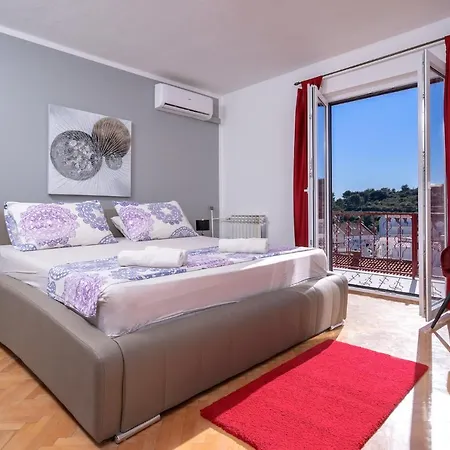 M&m - Zf Hvar Lägenhet