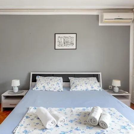 M&m - Zf Hvar Lägenhet