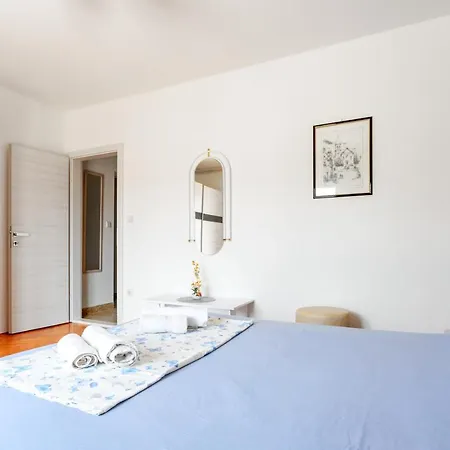 M&m - Zf Hvar Lägenhet *