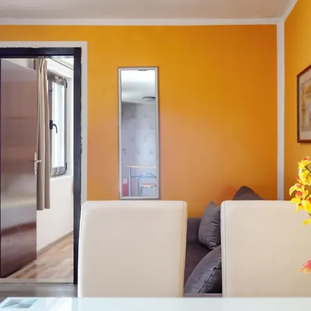 M&m - Zf Hvar Lägenhet *