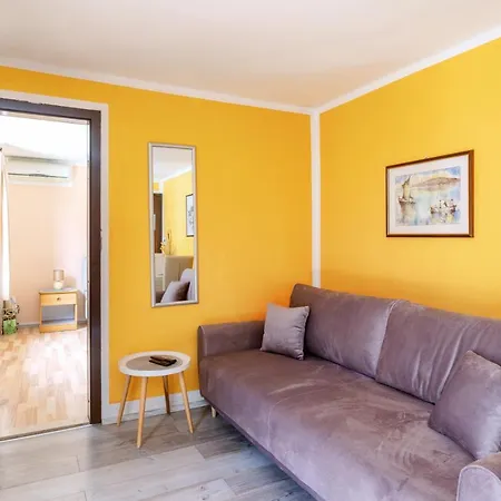 M&m - Zf Hvar Lägenhet *