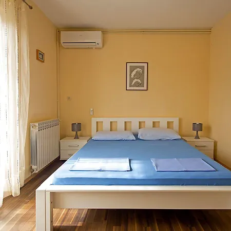 M&m - Zf Hvar * هفار