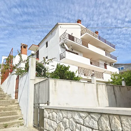 M&m - Zf Hvar * هفار